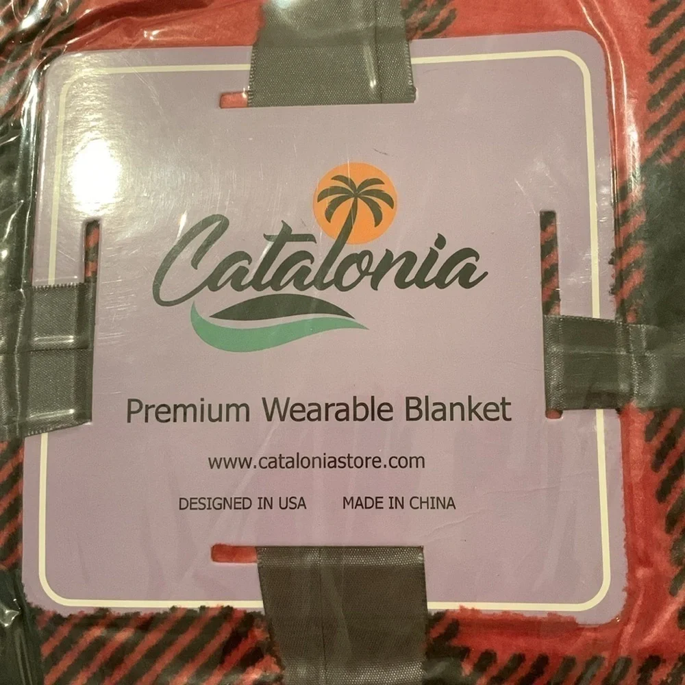 Catalonia Sherpa Wearable Blanket. Brand New in Shrink Wrap Packaging. Red/Black